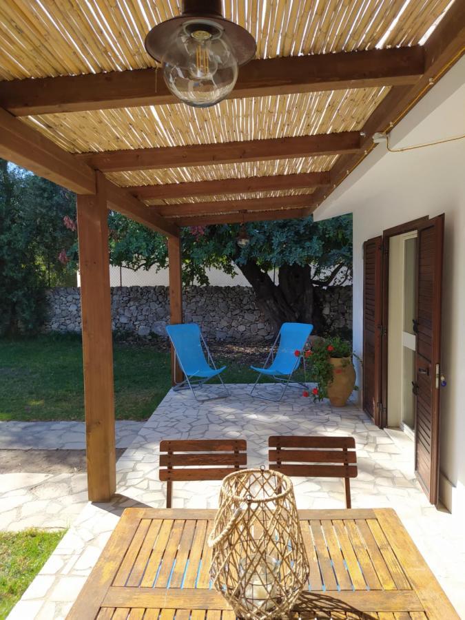 הוילה אבולה Casotto Il Carrubo, A 100 Mt Dal Mare! מראה חיצוני תמונה