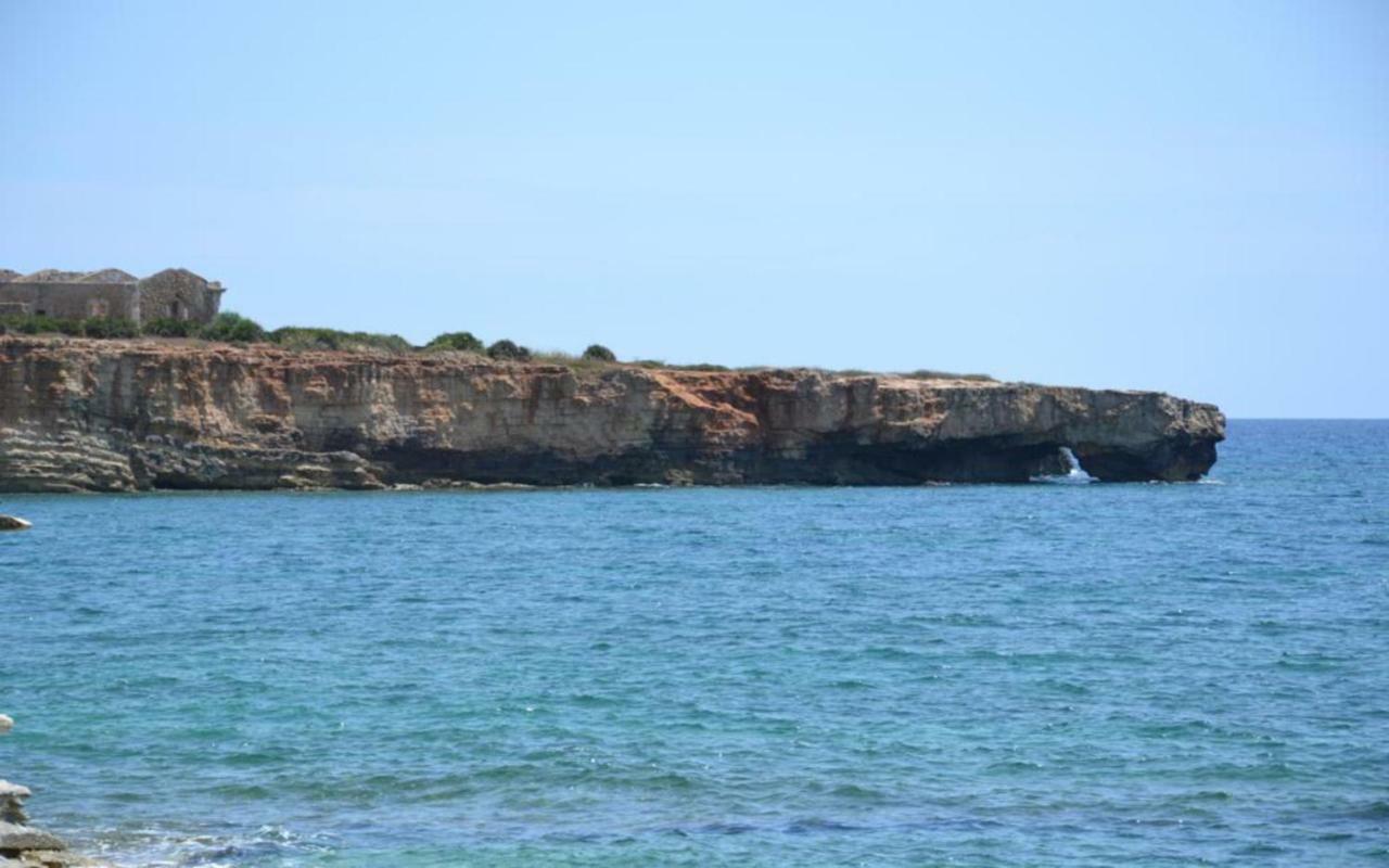 הוילה אבולה Casotto Il Carrubo, A 100 Mt Dal Mare! מראה חיצוני תמונה